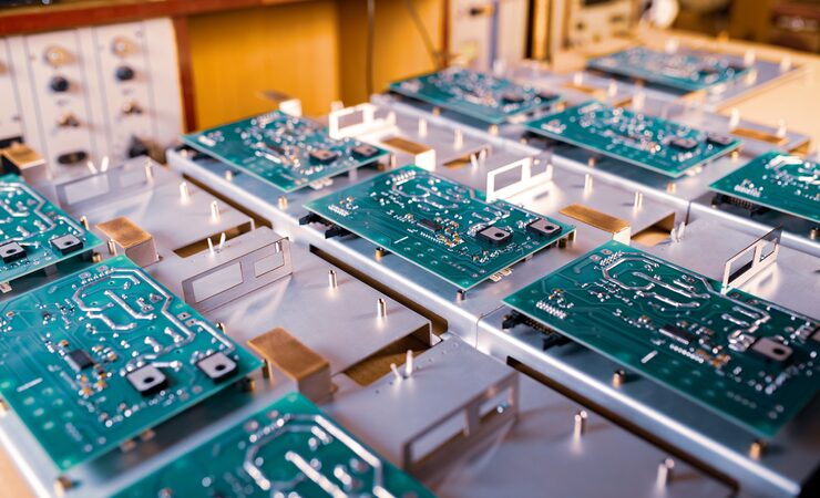 Komplettservice in der Elektronikproduktion: Von PCB-Beschaffung bis zur Endmontage